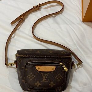 Louis Vuitton M82335
Mini Bumbag
No chain included
Just strap.